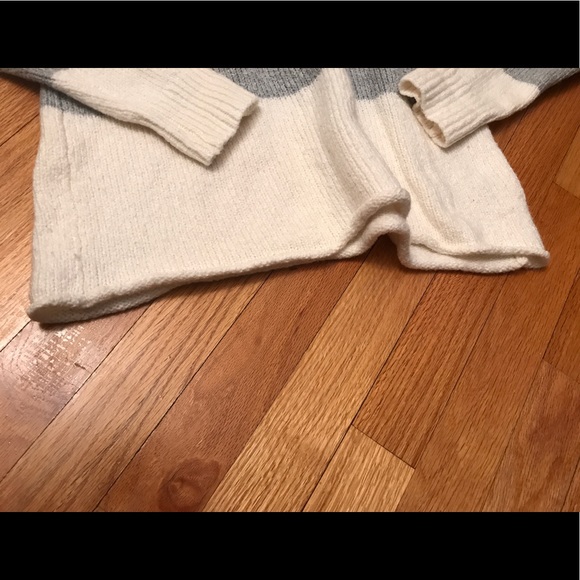 ❤️BASS: White & Gray Coziest Sweater Ever! - Picture 7 of 8